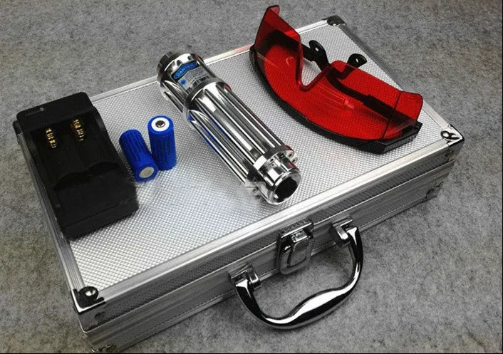 Laser Light Pointer 450nm blue 500000m high powerful Sight Focusable Burning Hunting Military Accessories Cat Toy Lazer Torch
Laser Light Pointer 450nm blue 500000m high powerful Sight Focusable Burning Hunting Military Accessories Cat Toy Lazer Torch