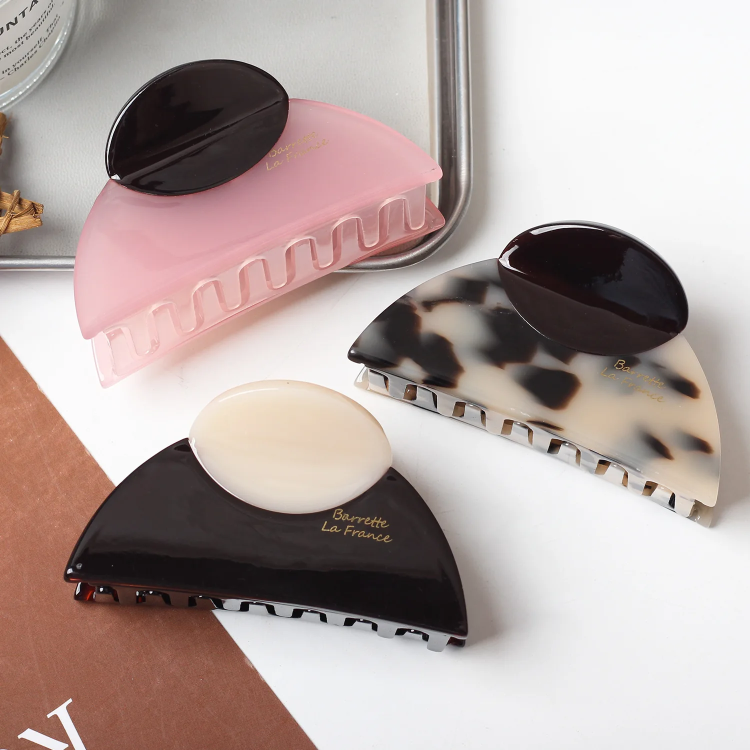 1pc Thick Acetate Piece Hair Clip, Shell-style Gilt Amber Claw Clip, Sh Clip Hair Accessory
1pc Thick Acetate Piece Hair Clip, Shell-style Gilt Amber Claw Clip, Sh Clip Hair Accessory