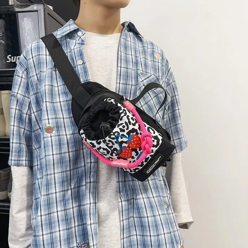Stylish Drawstring Crossbody Bucket Bag, designed for teens and young adults, perfect for daily casual outings, short city
Stylish Drawstring Crossbody Bucket Bag, designed for teens and young adults, perfect for daily casual outings, short city