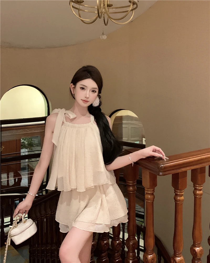 Hot Girl Suit Women's Spring/Summer Loose Lace-up Camisole Top High Waist A-line Skirt Two-piece Set Fashion Female Clothes
Hot Girl Suit Women's Spring/Summer Loose Lace-up Camisole Top High Waist A-line Skirt Two-piece Set Fashion Female Clothes