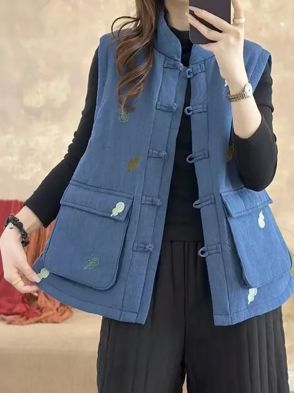 Высококачественный женский зимний свободный хлопковый жилет с вышивкой, воротником-стойкой и пуговицами, китайский дизайн 
Высококачественный женский зимний свободный хлопковый жилет с вышивкой, воротником-стойкой и пуговицами, китайский дизайн