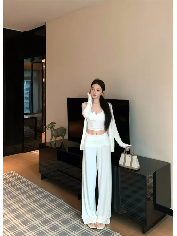 Autumn Pure Desire Lace Splicing Strap Vest Long Sleeve Open Cardigan Women's White Set Casual Wide Leg Pants Three-piece Set
Autumn Pure Desire Lace Splicing Strap Vest Long Sleeve Open Cardigan Women's White Set Casual Wide Leg Pants Three-piece Set