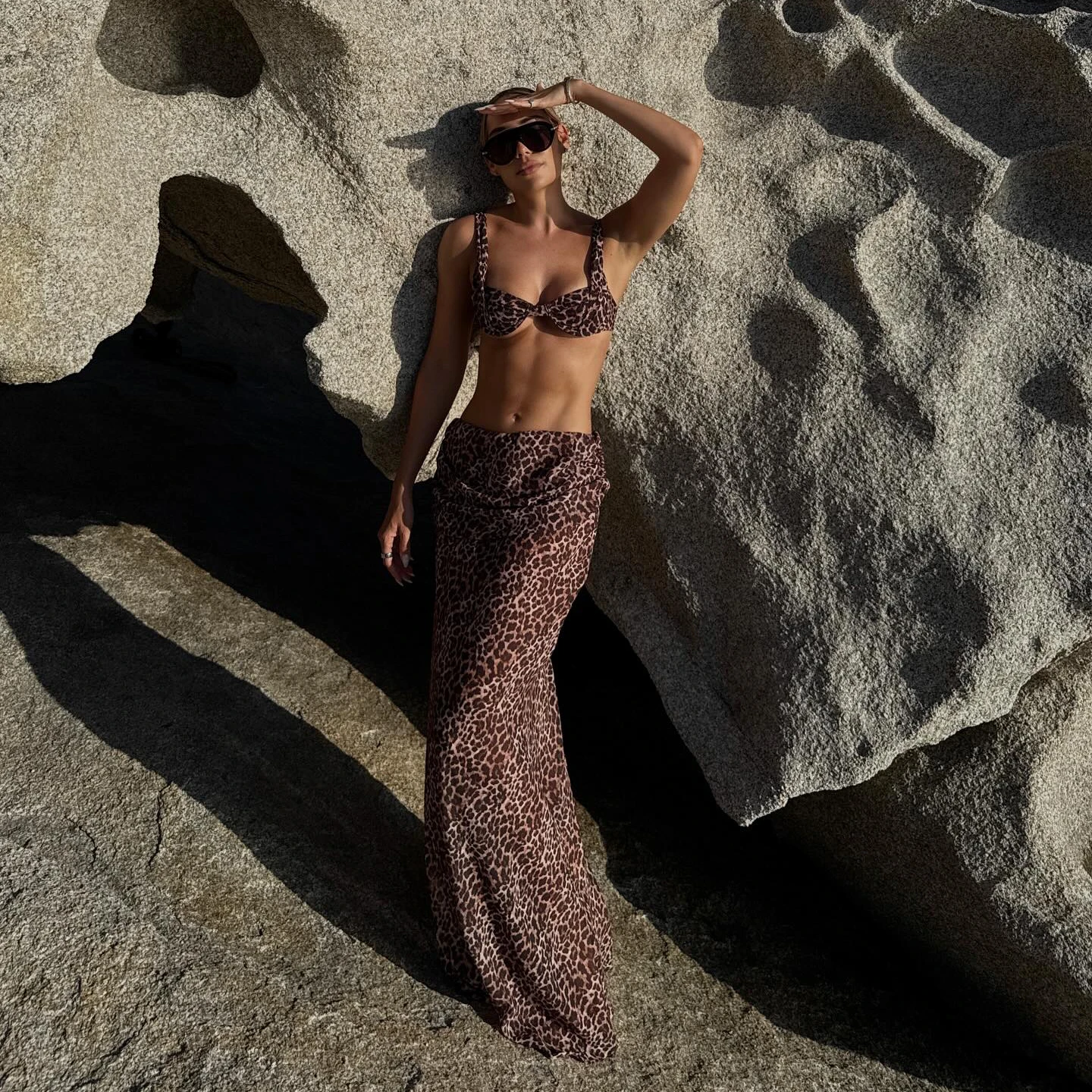 Sexy 3Pc Bikini Push Up Swimsuit Women Swimwear Female Shiny Button Swim Suit Long Skirt Off Shoulder Biquini Bodysuit Beachwear
Sexy 3Pc Bikini Push Up Swimsuit Women Swimwear Female Shiny Button Swim Suit Long Skirt Off Shoulder Biquini Bodysuit Beachwear