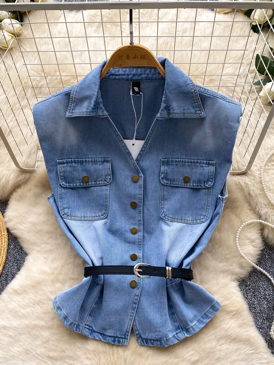 Korean Style Commuter Workwear Denim Sleeveless Shirt Women Summer Waist Cinching Slimming Open Cardigan Top Hong Kong Retro
Korean Style Commuter Workwear Denim Sleeveless Shirt Women Summer Waist Cinching Slimming Open Cardigan Top Hong Kong Retro