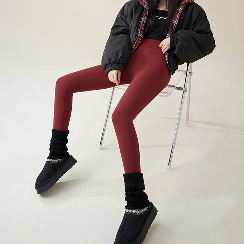 Женские леггинсы из акульей кожи больших размеров, зима 2025, новые теплые красные леггинсы из плотного флиса, сексуальные тонкие леггинсы с высокой талией
Женские леггинсы из акульей кожи больших размеров, зима 2025, новые теплые красные леггинсы из плотного флиса, сексуальные тонкие леггинсы с высокой талией