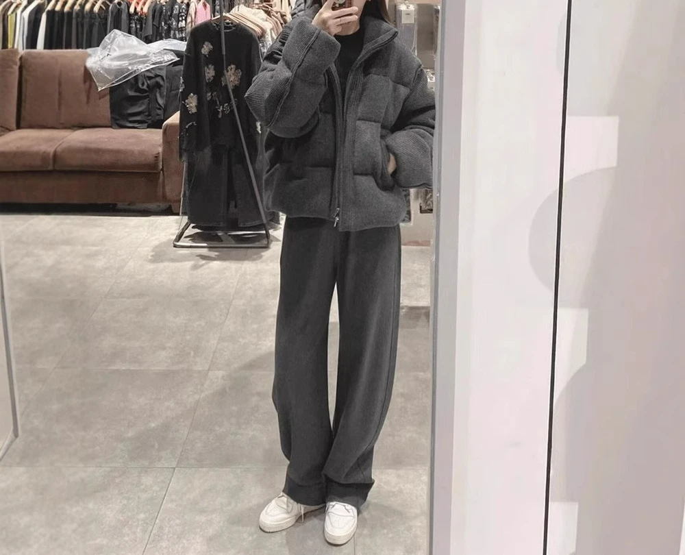 Retro Gray Stand Up Collar Corduroy Loose Cotton Jacket for Women in Autumn and Winter 2025 Thick Cotton Jacket 
Retro Gray Stand Up Collar Corduroy Loose Cotton Jacket for Women in Autumn and Winter 2025 Thick Cotton Jacket