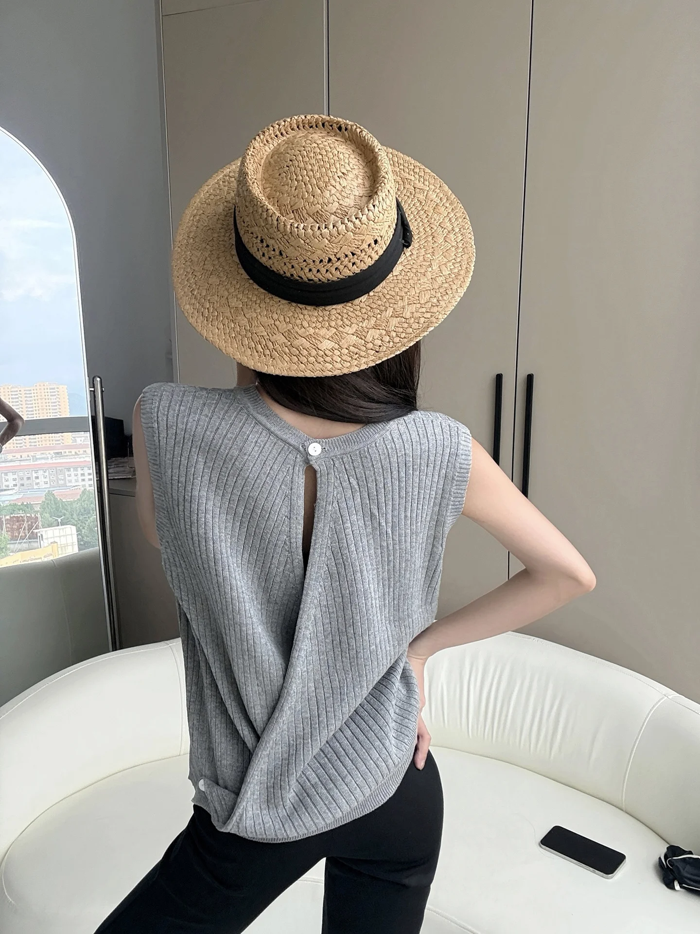 Loose Women's Knitted Hollow out Design Cross Backless Vest Sleeveless round Neck Hollow out Element Summer Fashion Top
Loose Women's Knitted Hollow out Design Cross Backless Vest Sleeveless round Neck Hollow out Element Summer Fashion Top