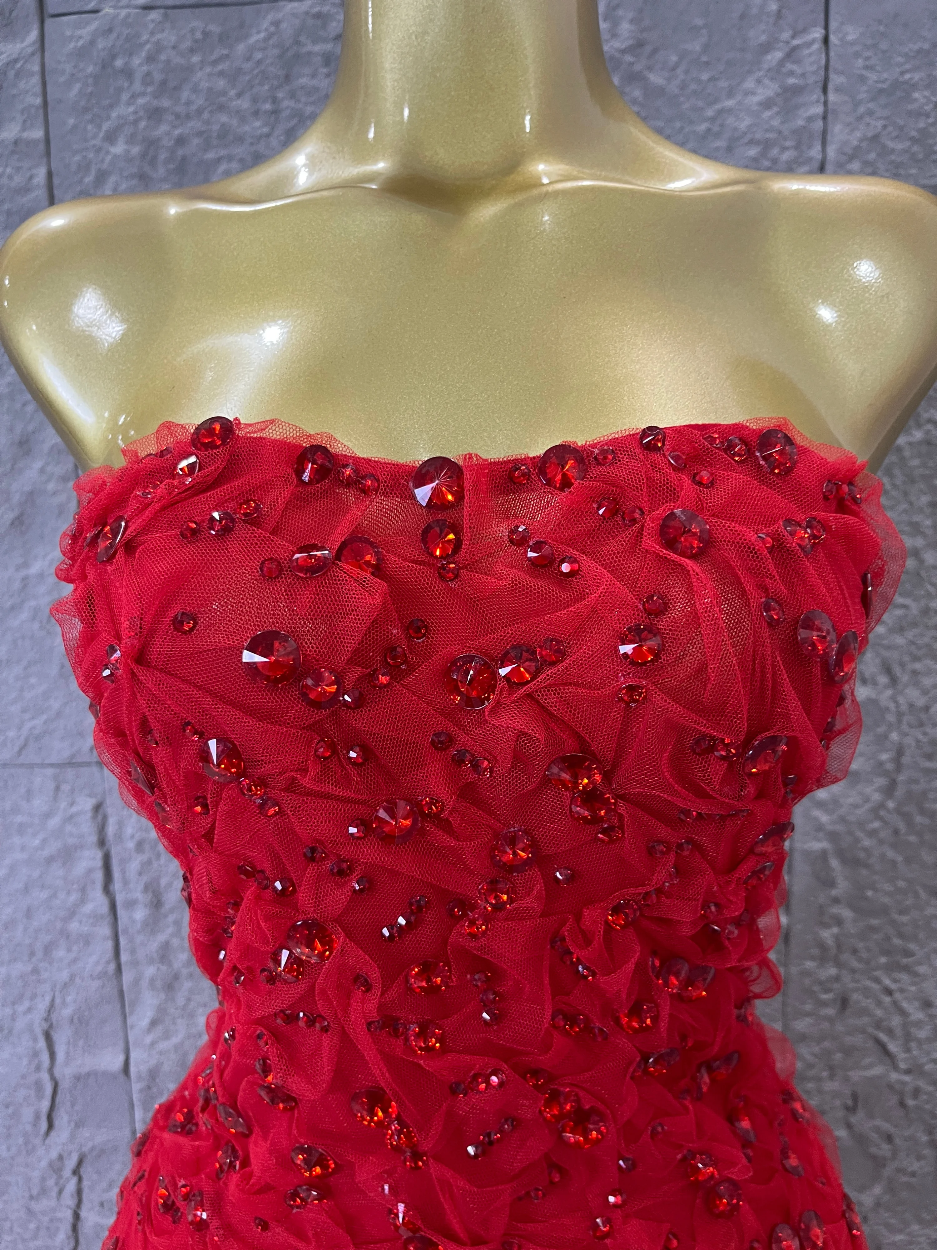Luxurious Red Women Sexy Strapless Mermaid Dress Rhinestone-Embellished Mesh Bodice Stage Performance Tulle Skirt Evening Gown
Luxurious Red Women Sexy Strapless Mermaid Dress Rhinestone-Embellished Mesh Bodice Stage Performance Tulle Skirt Evening Gown
