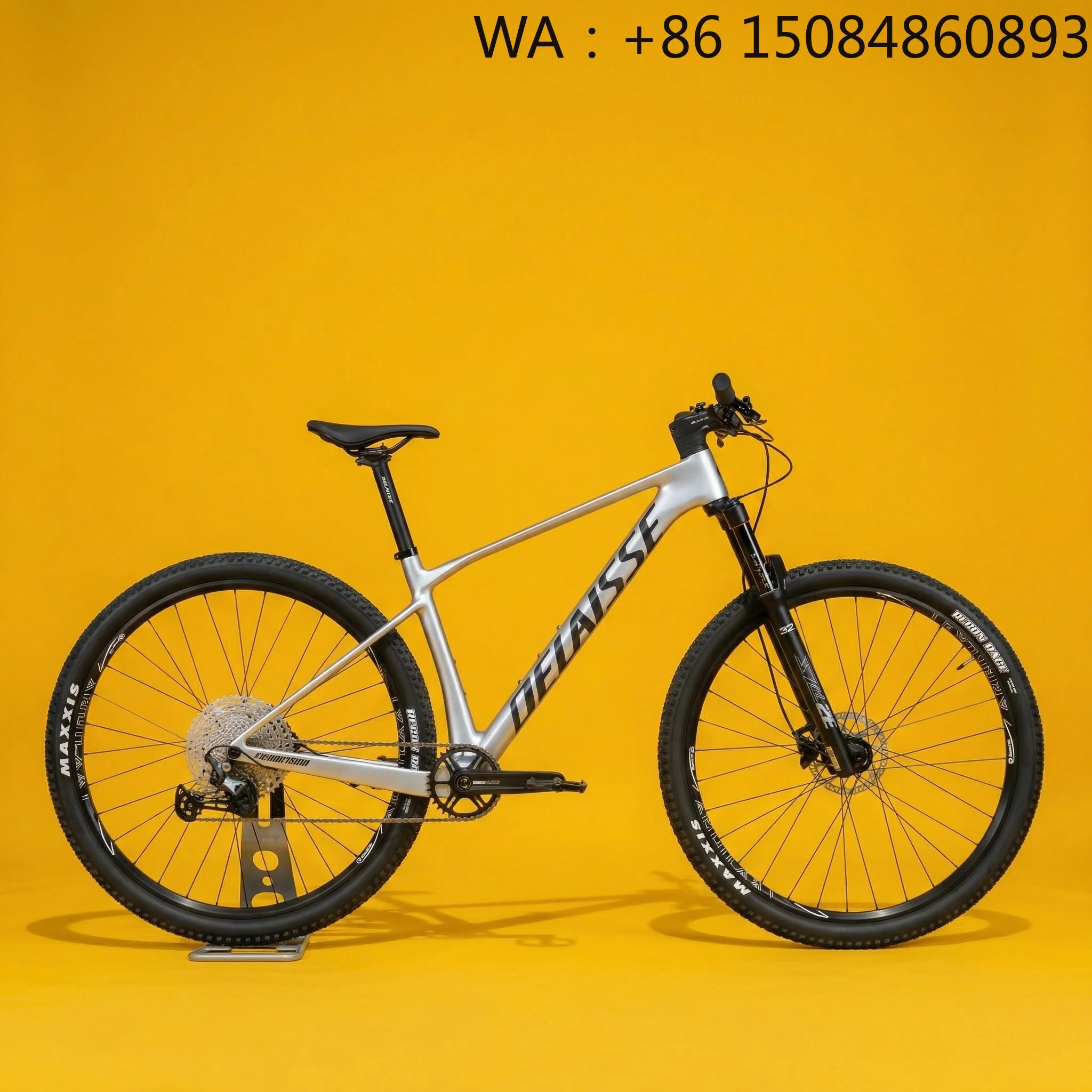 XC Racing Hardtail MTB, Carbon Fiber Material, Lightweight Body, Professional Build for Cross Country Riding Sports
XC Racing Hardtail MTB, Carbon Fiber Material, Lightweight Body, Professional Build for Cross Country Riding Sports