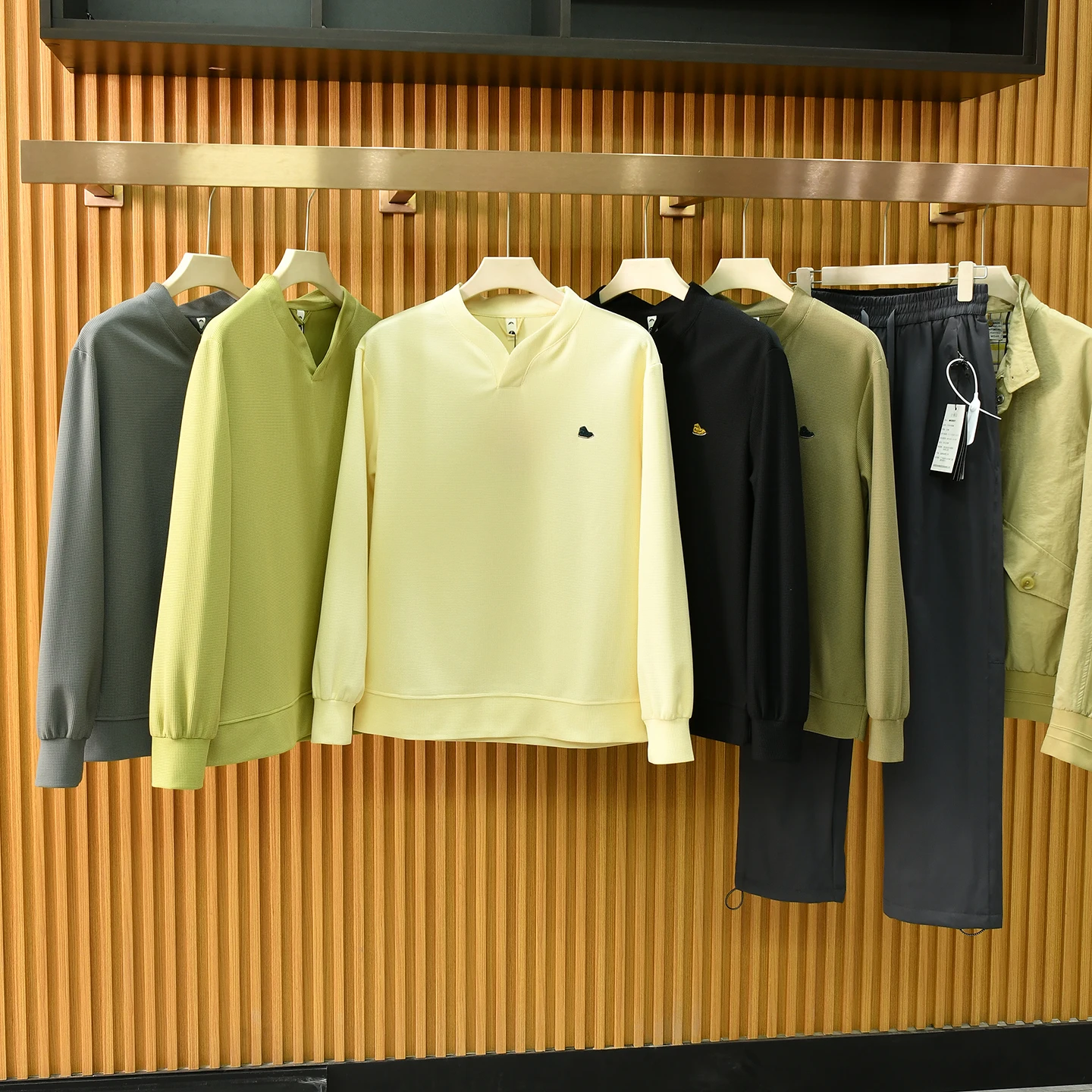 Fashionable Long Sleeve Men's Base Shirt Sweatshirt Embroidered Texture Spring Autumn Casual V-neck Polyester Fiber
Fashionable Long Sleeve Men's Base Shirt Sweatshirt Embroidered Texture Spring Autumn Casual V-neck Polyester Fiber
