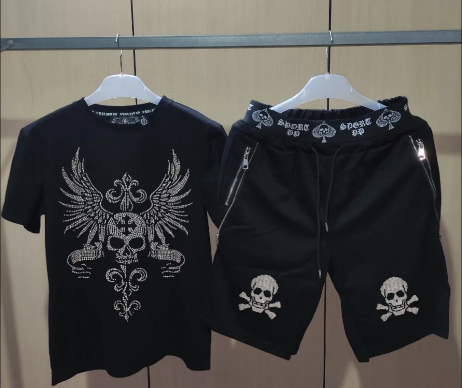 2025 men hip hop design luxury design High Quality Designer Rhinestone man two pieces set outfit brand designer
2025 men hip hop design luxury design High Quality Designer Rhinestone man two pieces set outfit brand designer