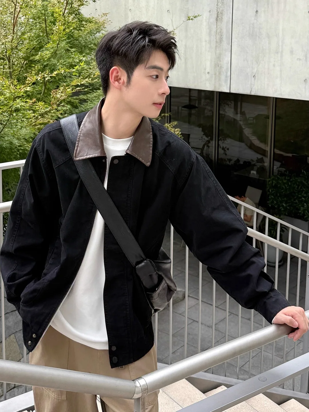 Мужская свободная повседневная удлиненная куртка в стиле американского ретро с кожаными вставками, простая, в стиле boyfriend
Мужская свободная повседневная удлиненная куртка в стиле американского ретро с кожаными вставками, простая, в стиле boyfriend