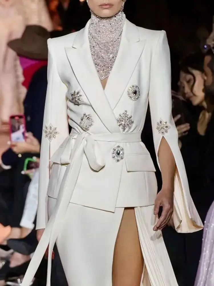 Ailigou 2023 New Luxury Designer Elegant Autumn Coat Women's Sexy V-neck Long Sleeve Crystal Diamond Belt White Jackets Suit
Ailigou 2023 New Luxury Designer Elegant Autumn Coat Women's Sexy V-neck Long Sleeve Crystal Diamond Belt White Jackets Suit