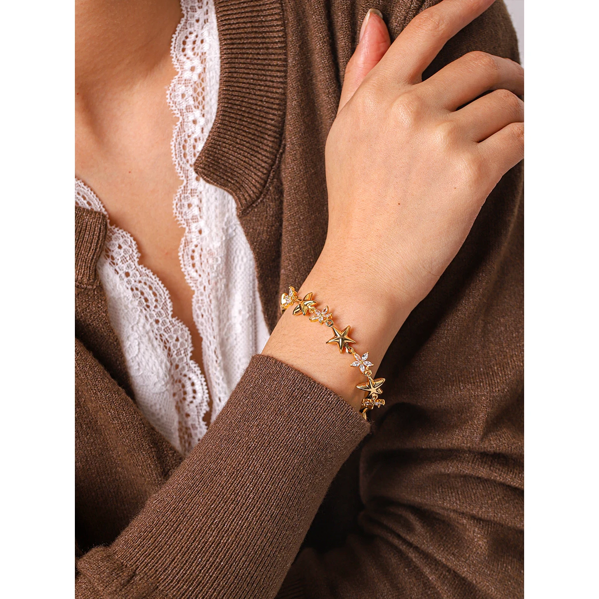 INS Style Flower Cubic Zirconia Bracelet For Women 18K Gold Plated Stainless Steel Waterproof Tarnish Resistant Jewelry Gift
INS Style Flower Cubic Zirconia Bracelet For Women 18K Gold Plated Stainless Steel Waterproof Tarnish Resistant Jewelry Gift