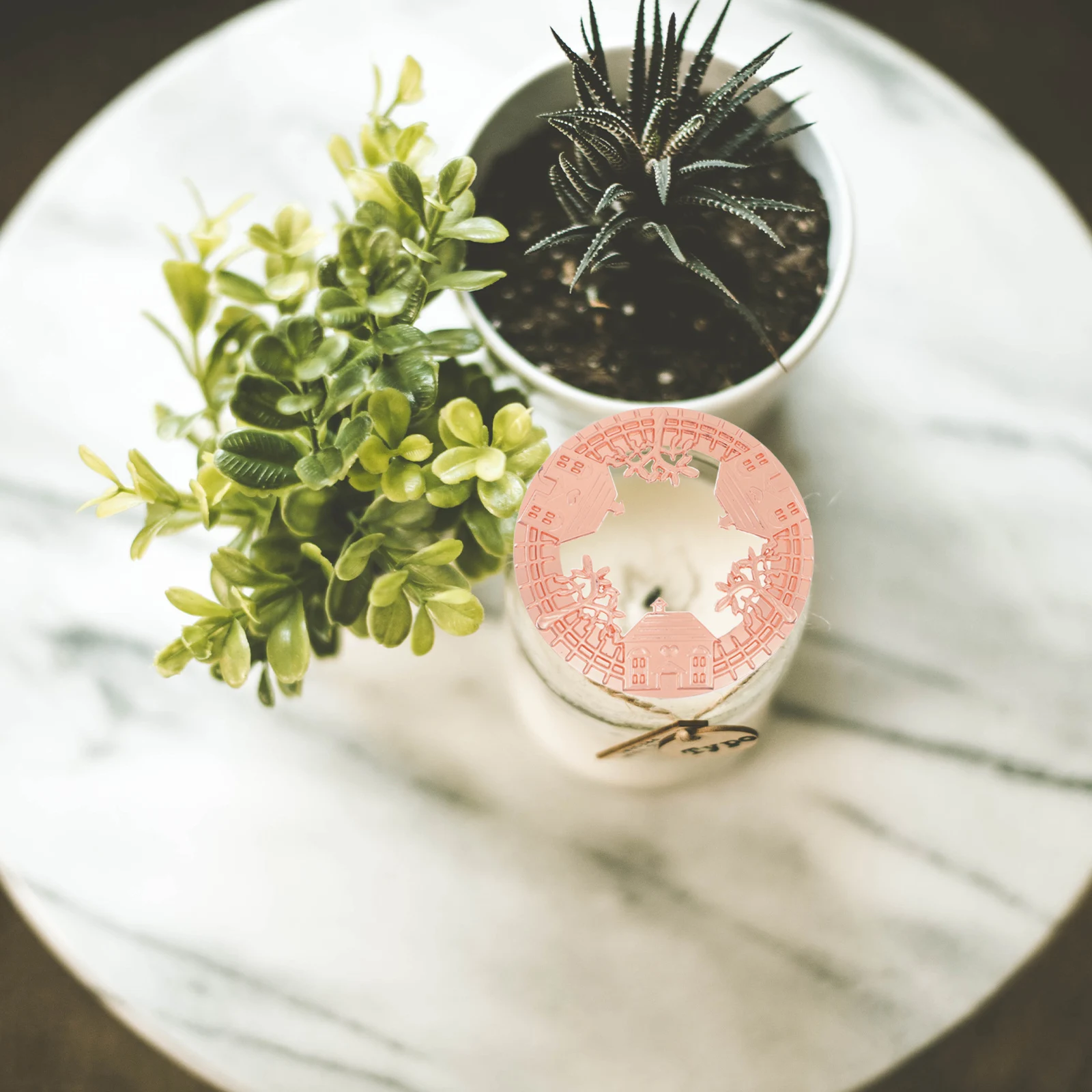 Hollow Candleholder Aromatherapy Windproof Metal Candlestick Lid Scented Toppers Windproof Cover Even Burn Home Decor
Hollow Candleholder Aromatherapy Windproof Metal Candlestick Lid Scented Toppers Windproof Cover Even Burn Home Decor
