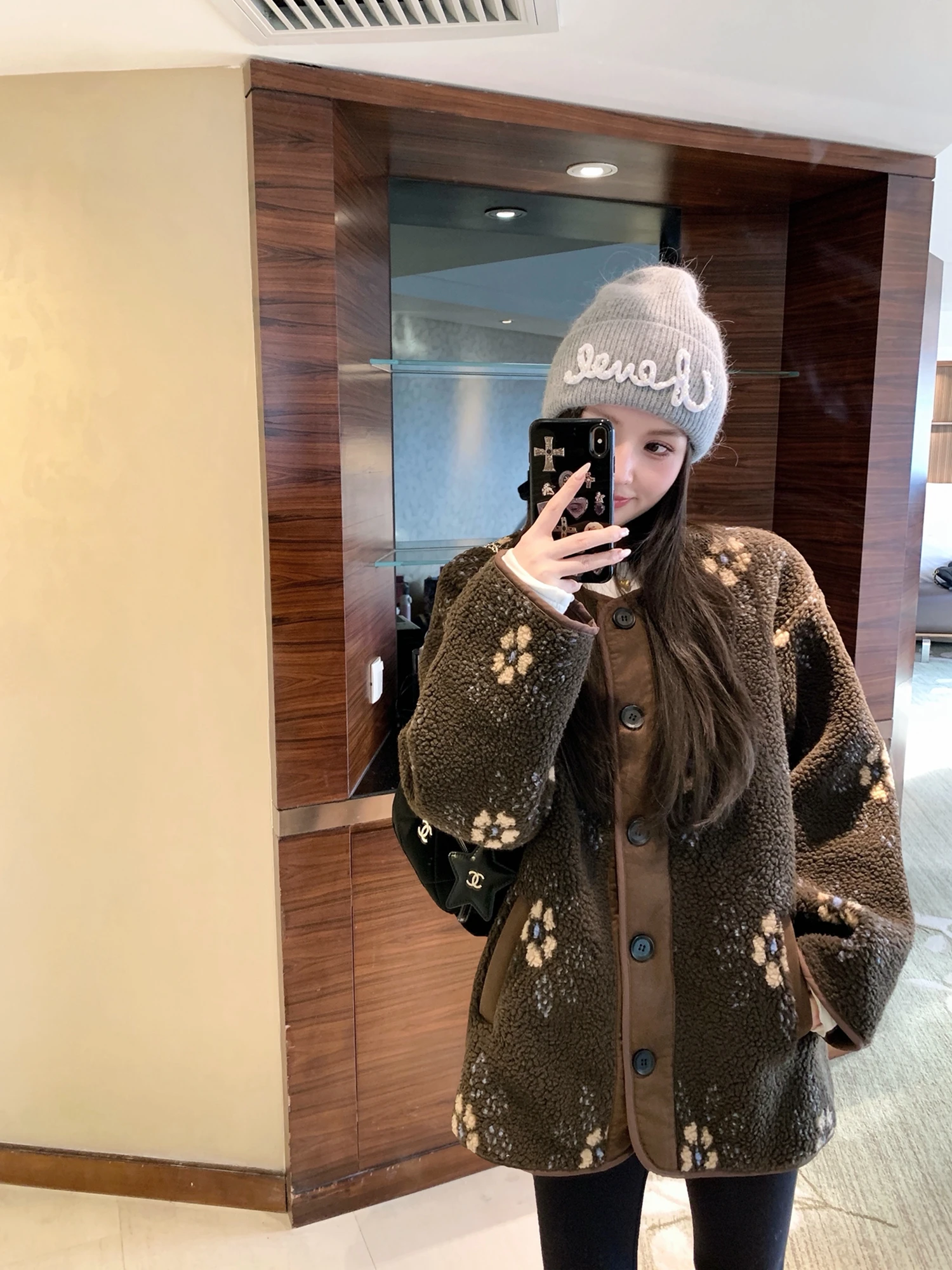 Теплая зимняя винтажная куртка с вышивкой в стиле Fair Isle из искусственной кожи и бархата, свободного кроя, женская, модная, утепленная, с длинными рукавами
Теплая зимняя винтажная куртка с вышивкой в стиле Fair Isle из искусственной кожи и бархата, свободного кроя, женская, модная, утепленная, с длинными рукавами