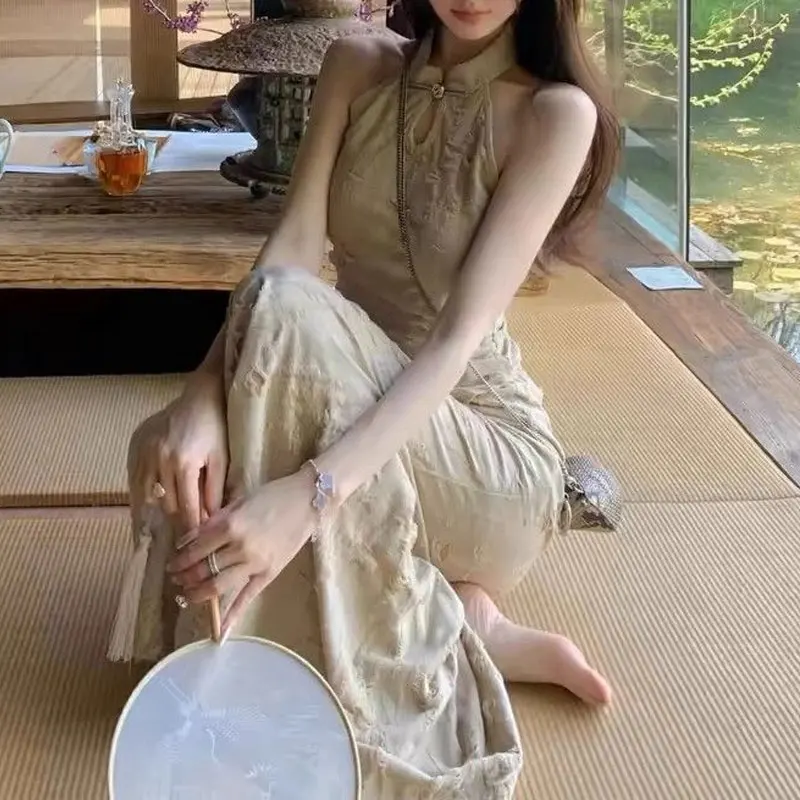Women Chinese Style Sleeveless Halter Dresses Embroidery Jacquard Summer Mandarin Collar Slim Folds Split Cheongsam Long Dress
Women Chinese Style Sleeveless Halter Dresses Embroidery Jacquard Summer Mandarin Collar Slim Folds Split Cheongsam Long Dress
