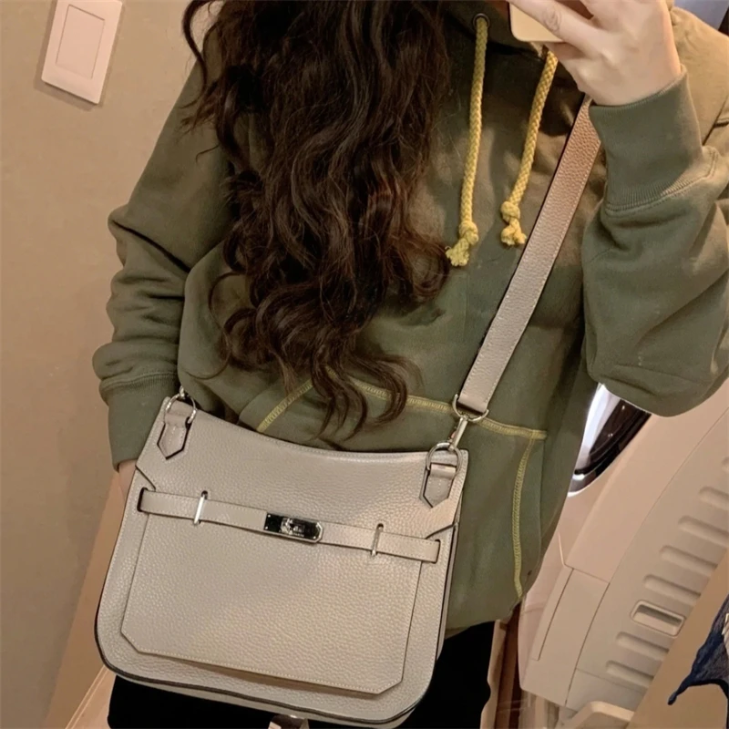 Trendy Gypsy Saddle Bag Bag Versatile Faion Single oulder Crossbody Bag for Women PU Leather Lo Bule Closure
Trendy Gypsy Saddle Bag Bag Versatile Faion Single oulder Crossbody Bag for Women PU Leather Lo Bule Closure