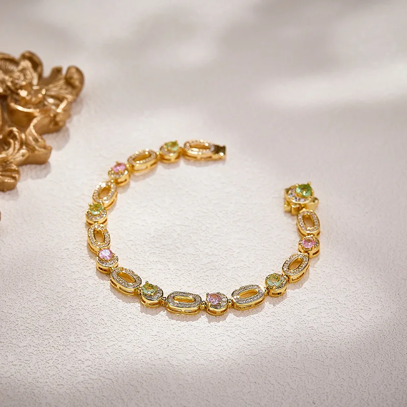 Дизайнерский браслет для женщин, инкрустированный светло-зелеными и розовыми кубическими цирконами, с покрытием под золото, овальная цепочка, ювелирное украшение для вечеринок
Дизайнерский браслет для женщин, инкрустированный светло-зелеными и розовыми кубическими цирконами, с покрытием под золото, овальная цепочка, ювелирное украшение для вечеринок