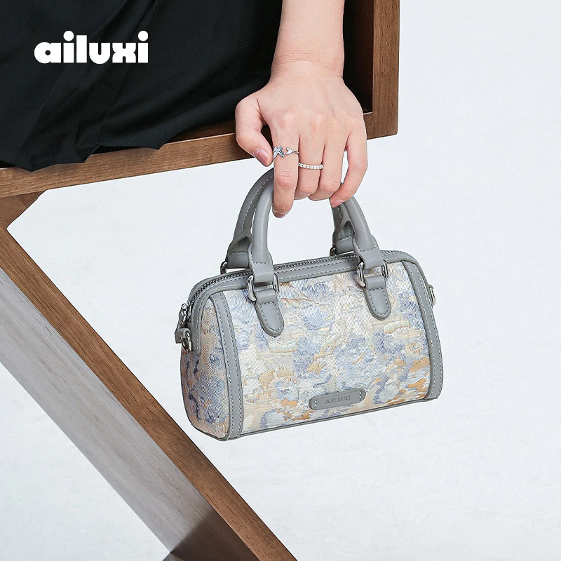 AILUXI Women's Bowling Bag PU Leather Handbag Original Female Boston Square Bag 2025 New Summer One Shoulder Crossbody Bag
AILUXI Women's Bowling Bag PU Leather Handbag Original Female Boston Square Bag 2025 New Summer One Shoulder Crossbody Bag