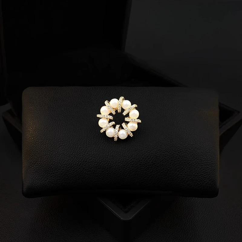 Fashion Cute Designer Small Floral Wreath Round Brooch Anti-Exposure Pin Chest Leak-Proof Clothing Lapel Decor Accessory 5306
Fashion Cute Designer Small Floral Wreath Round Brooch Anti-Exposure Pin Chest Leak-Proof Clothing Lapel Decor Accessory 5306