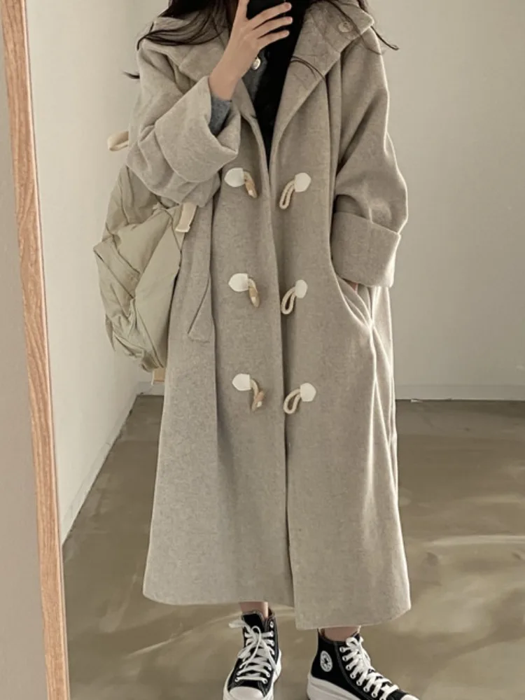 Зимнее шерстяное пальто большого размера, женская свободная модная шапка длиной до колена с роговыми пуговицами, верхняя одежда весна-осень-зима
Зимнее шерстяное пальто большого размера, женская свободная модная шапка длиной до колена с роговыми пуговицами, верхняя одежда весна-осень-зима