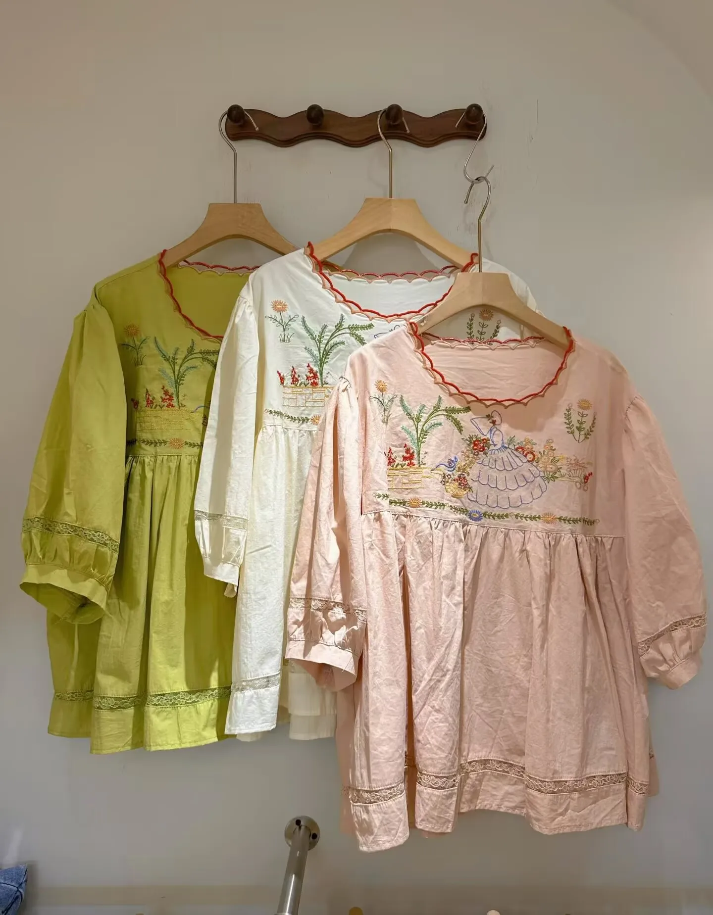 Girl Sweet Heavy Embroidery Loose Cotton Shirt Doll Shirt Verstile Top Countryside Style Summer Shirt
Girl Sweet Heavy Embroidery Loose Cotton Shirt Doll Shirt Verstile Top Countryside Style Summer Shirt