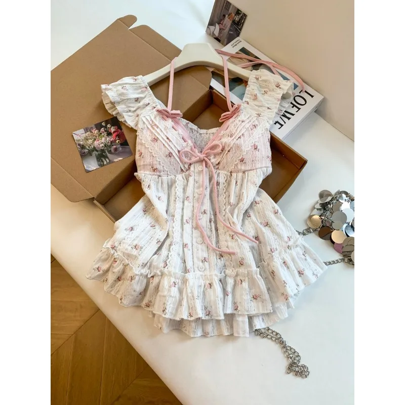 Summer Retro Sweet Lace Splicing V-neck Button Top Women's Sleeveless Sexy Halter Bow Floral Ruffle Vest Holiday Clothing
Summer Retro Sweet Lace Splicing V-neck Button Top Women's Sleeveless Sexy Halter Bow Floral Ruffle Vest Holiday Clothing