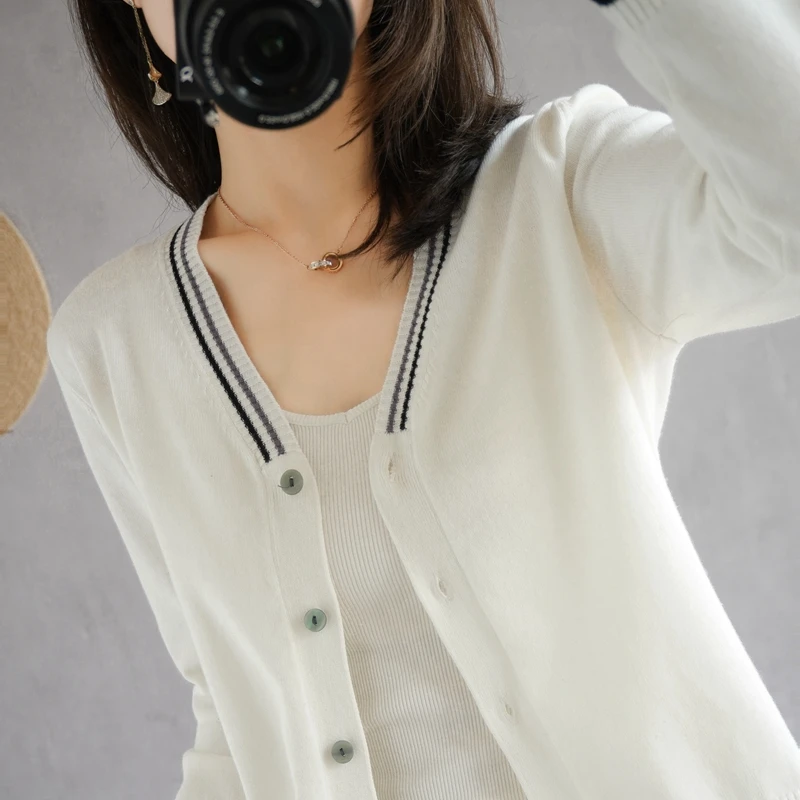 Spring and Autumn New Style Cotton V-neck Knit Cardigan Jacket Long Sleeve Short Cardigan Ladies Top
Spring and Autumn New Style Cotton V-neck Knit Cardigan Jacket Long Sleeve Short Cardigan Ladies Top