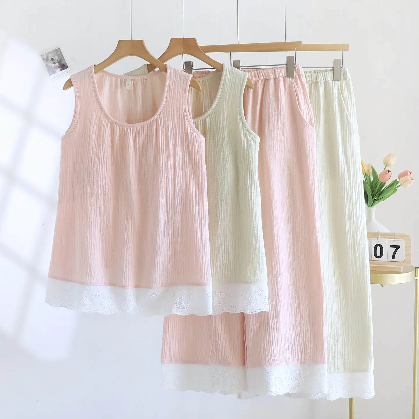 Summer Women's Sleepwear Clothes with Chest Cushion Cotton Double-layer Gauze Sleeveless Vest and Long Pants Home Pyjama Set
Summer Women's Sleepwear Clothes with Chest Cushion Cotton Double-layer Gauze Sleeveless Vest and Long Pants Home Pyjama Set