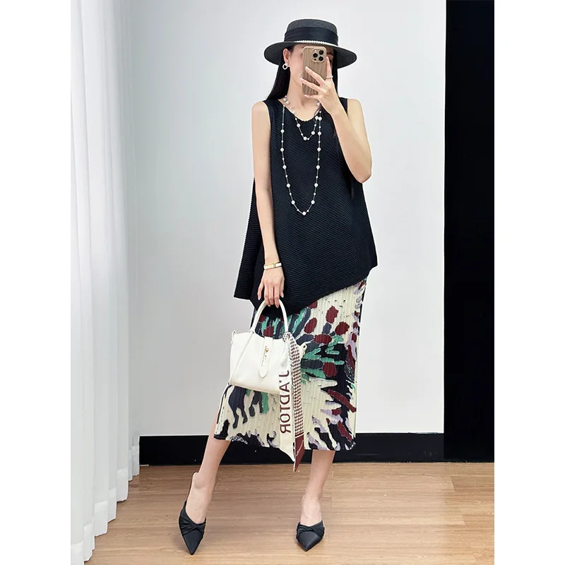 Two-piece Women's Fashion Sleeveless Round Neck Solid Colour Casual Pleated Loose Top Half-body Skirt Miyake 2025 Summer New
Two-piece Women's Fashion Sleeveless Round Neck Solid Colour Casual Pleated Loose Top Half-body Skirt Miyake 2025 Summer New