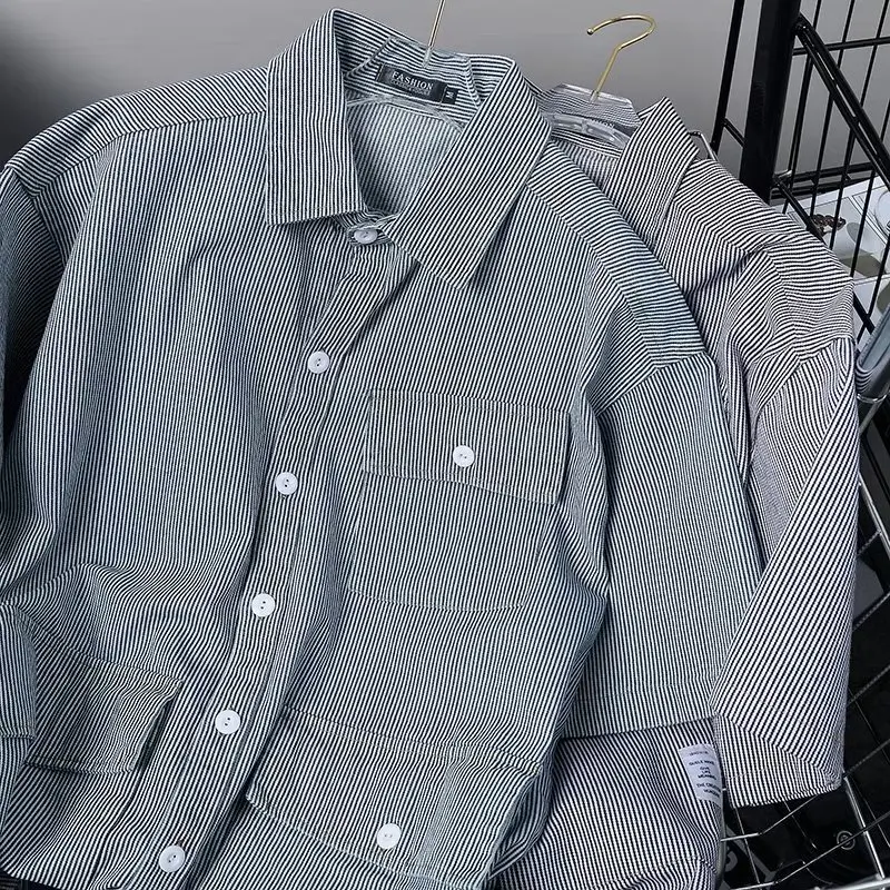 Japanese Retro Striped Short Sleeved Multi-pocket Shirt for Men Korean Fashion Men's Casual Loose Shirt Y2k Cargo Shirts Tops
Japanese Retro Striped Short Sleeved Multi-pocket Shirt for Men Korean Fashion Men's Casual Loose Shirt Y2k Cargo Shirts Tops
