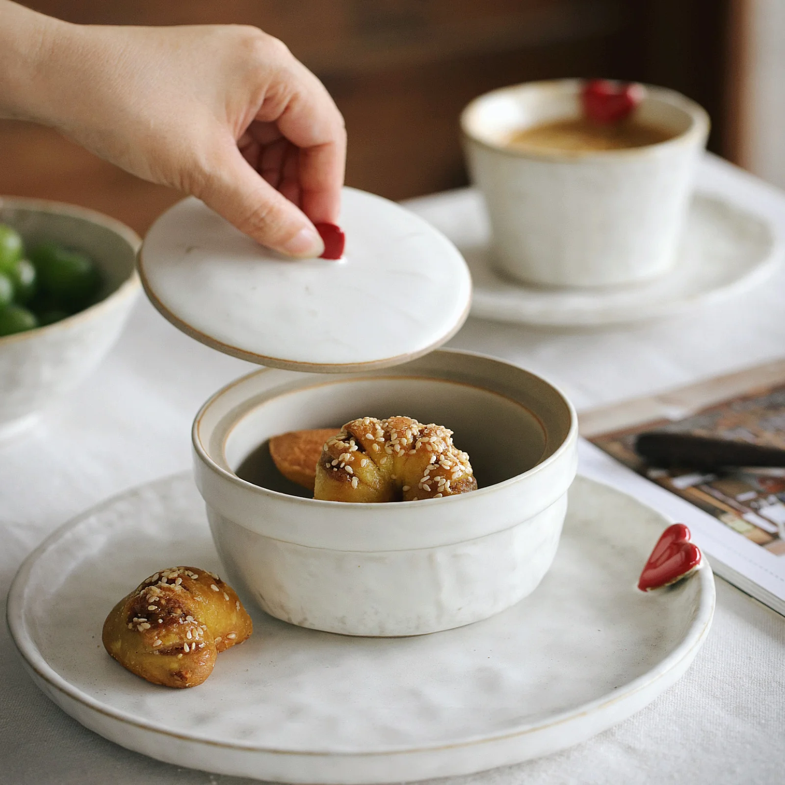 Милая домашняя миска Zeteng с крышкой, пригодная для разогрева в микроволновой печи, для яичного пудинга, десертов, бенто, с узором «Облачное море»
Милая домашняя миска Zeteng с крышкой, пригодная для разогрева в микроволновой печи, для яичного пудинга, десертов, бенто, с узором «Облачное море»