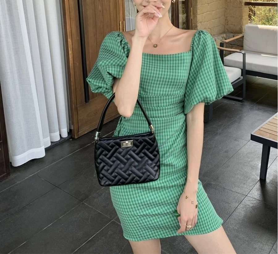 2025 Summer New Korean Style Square Neck Waist Tie Floral Print Bodycon Dress
2025 Summer New Korean Style Square Neck Waist Tie Floral Print Bodycon Dress