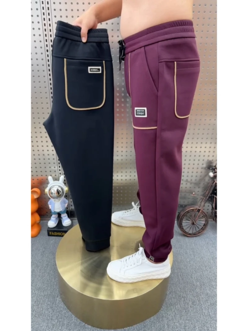 Мужские трикотажные хлопковые повседневные брюки с высокой талией, облегающие, спортивные, модные, прямого кроя, не деформирующиеся, высокоэластичные, стильные.
Мужские трикотажные хлопковые повседневные брюки с высокой талией, облегающие, спортивные, модные, прямого кроя, не деформирующиеся, высокоэластичные, стильные.