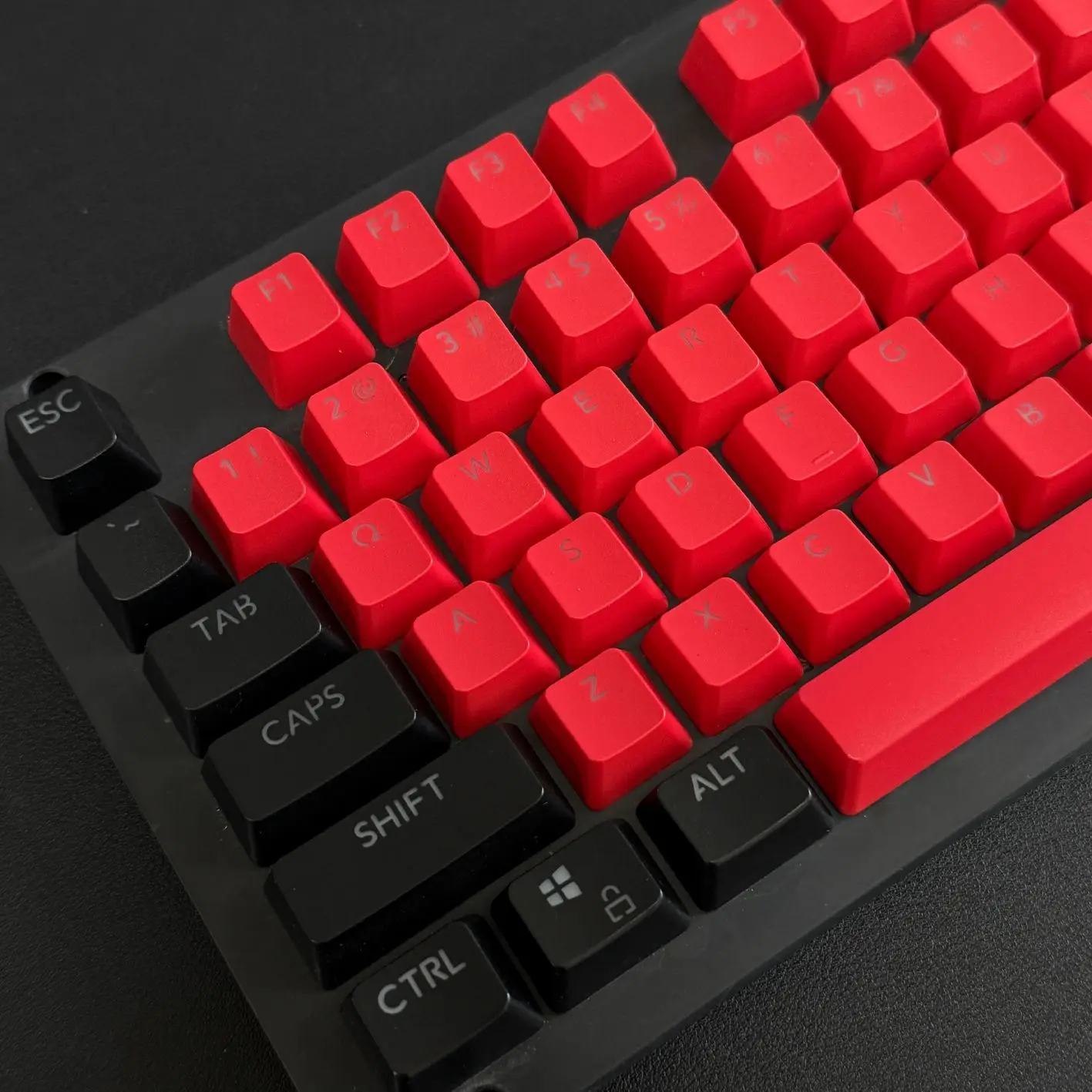 Mechanical keyboard keycap PBT material two-color injection molding light transmission 87/61 black and red classic large font ma
Mechanical keyboard keycap PBT material two-color injection molding light transmission 87/61 black and red classic large font ma