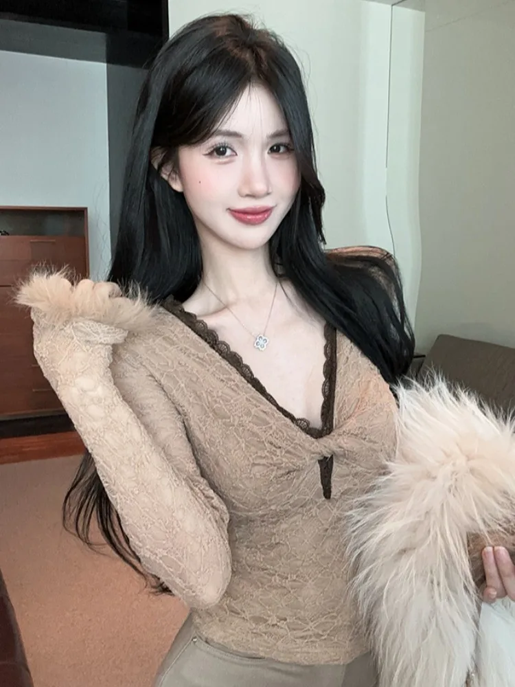 Retro Spicy Girl Lace Patchwork Brown Fur Sleeve Bottom Shirt Pure Desire V-neck Twist Slimming Top Women's Fashion City Walk
Retro Spicy Girl Lace Patchwork Brown Fur Sleeve Bottom Shirt Pure Desire V-neck Twist Slimming Top Women's Fashion City Walk