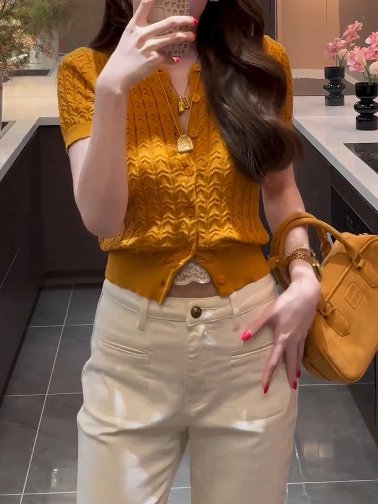 Весенний 2025 корейский вязаный свитер оранжевого цвета с цветочным узором, модный кардиган для полных женщин, повседневный вязаный трикотаж
Весенний 2025 корейский вязаный свитер оранжевого цвета с цветочным узором, модный кардиган для полных женщин, повседневный вязаный трикотаж