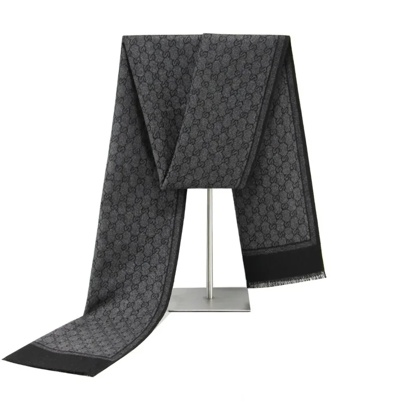 2025 Brand Designer Winter Cashmere Scarf Men Luxury Letters Print Pashmina Scarves Fashion Mens Business Neck Soft Warm Scarfs
2025 Brand Designer Winter Cashmere Scarf Men Luxury Letters Print Pashmina Scarves Fashion Mens Business Neck Soft Warm Scarfs