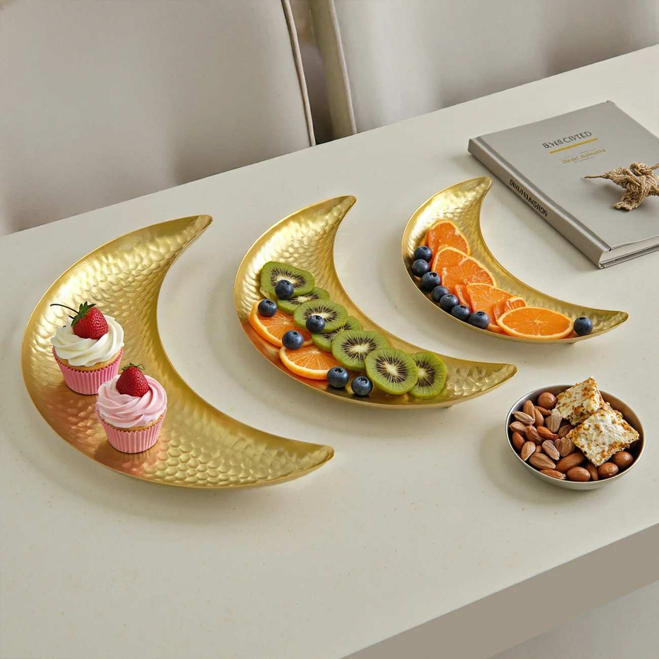 Vintage Moon-Shaped Iron Tray: European Style Snack & Dessert Plate with Luxury Aesthetic for Living Room Decor
Vintage Moon-Shaped Iron Tray: European Style Snack & Dessert Plate with Luxury Aesthetic for Living Room Decor