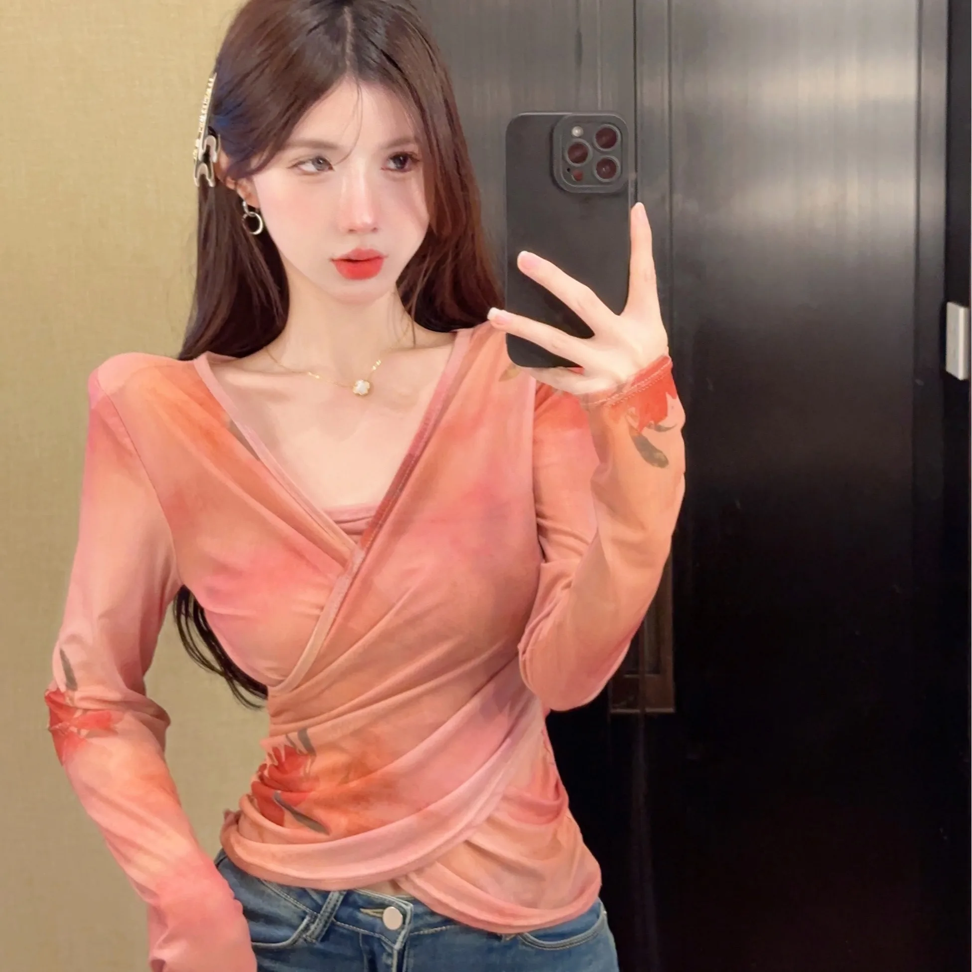 Pure Desire Sweet Spicy Long Sleeve V-Neck Mesh Top Women's Base Layer Slimming T-Shirt Korean Style Commute Wind
Pure Desire Sweet Spicy Long Sleeve V-Neck Mesh Top Women's Base Layer Slimming T-Shirt Korean Style Commute Wind