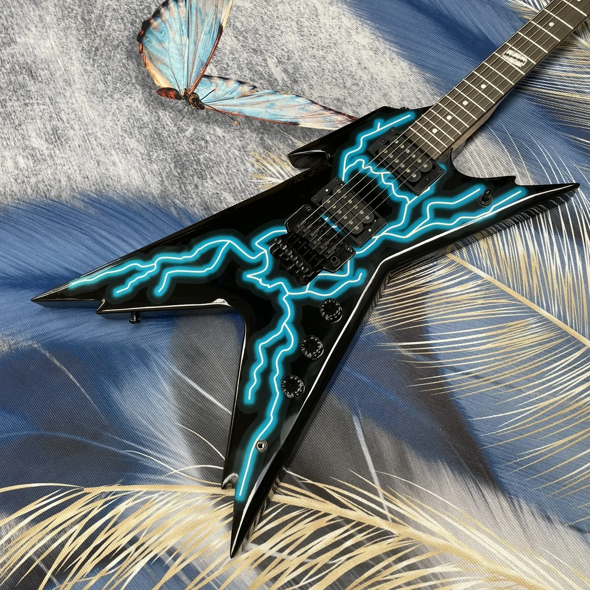 6-string black electric guitar with double-locking tremolo system and HH pickups guitars,Metal rock electric guitarra
6-string black electric guitar with double-locking tremolo system and HH pickups guitars,Metal rock electric guitarra