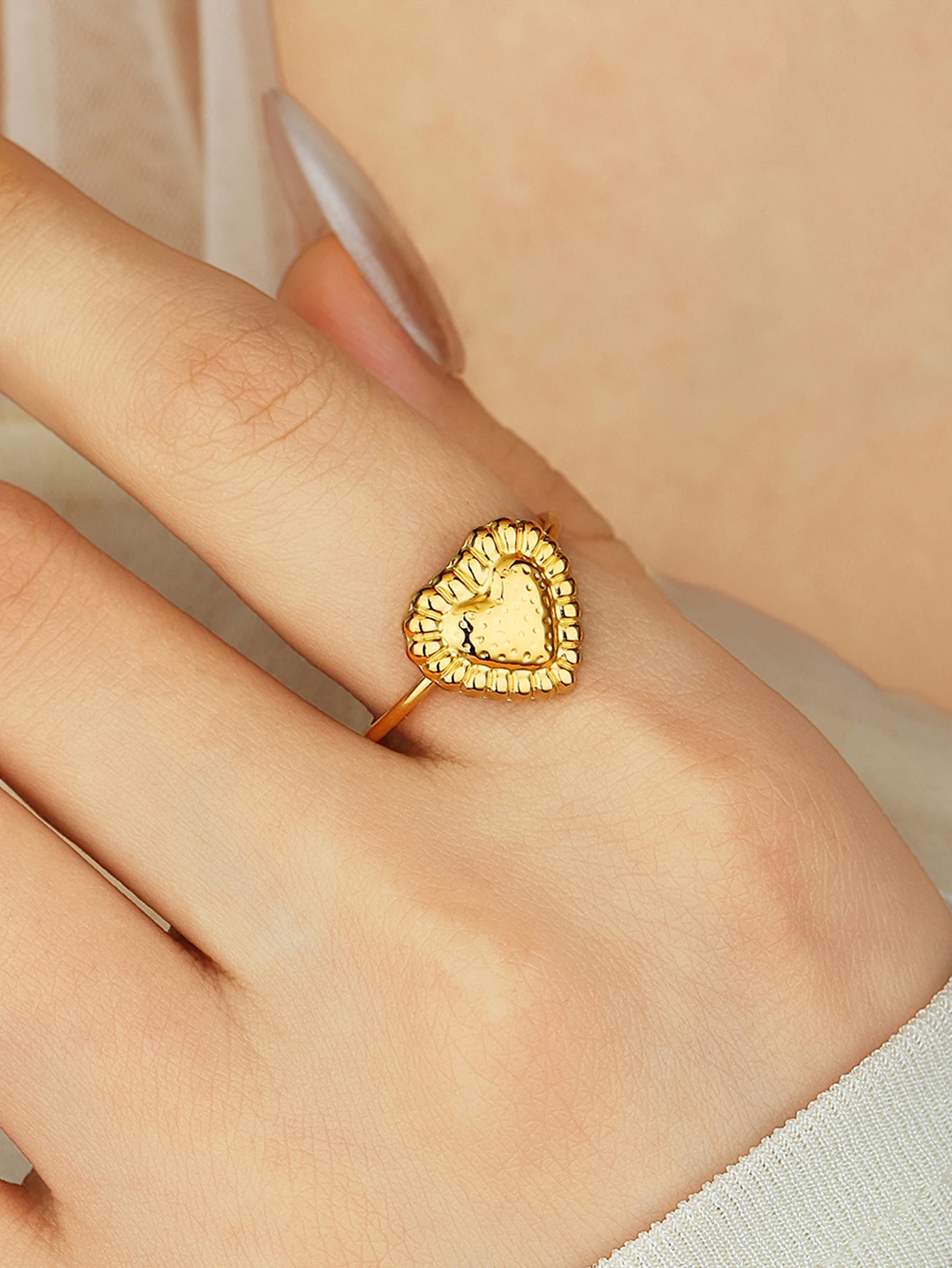 A Light Luxury and Stylish Stainless Steel Adjustable Open Ring with a Heart Design, Suitable for Women's Gifts, Holiday Parties, Gatherings, and Everyday Wear
A Light Luxury and Stylish Stainless Steel Adjustable Open Ring with a Heart Design, Suitable for Women's Gifts, Holiday Parties, Gatherings, and Everyday Wear