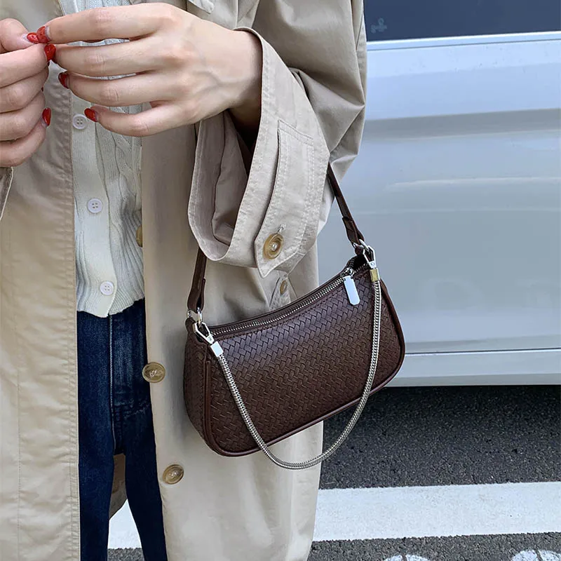 MK1058 Ретро нишевая сумка-багет с цепочкой для женщин, осень 2022, новая модная маленькая квадратная сумка на одно плечо, сумка через плечо
MK1058 Ретро нишевая сумка-багет с цепочкой для женщин, осень 2022, новая модная маленькая квадратная сумка на одно плечо, сумка через плечо