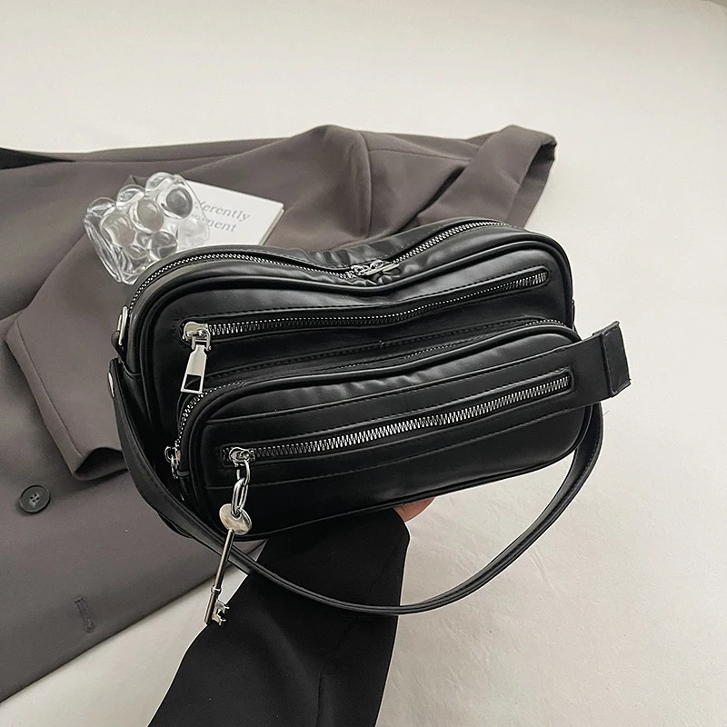 Brand Design Women's Motorcycle Bag Retro Casual Shoulder Messenger Bag Key Charms Versatile Small Square Bag Fashion Women' Bag
Brand Design Women's Motorcycle Bag Retro Casual Shoulder Messenger Bag Key Charms Versatile Small Square Bag Fashion Women' Bag