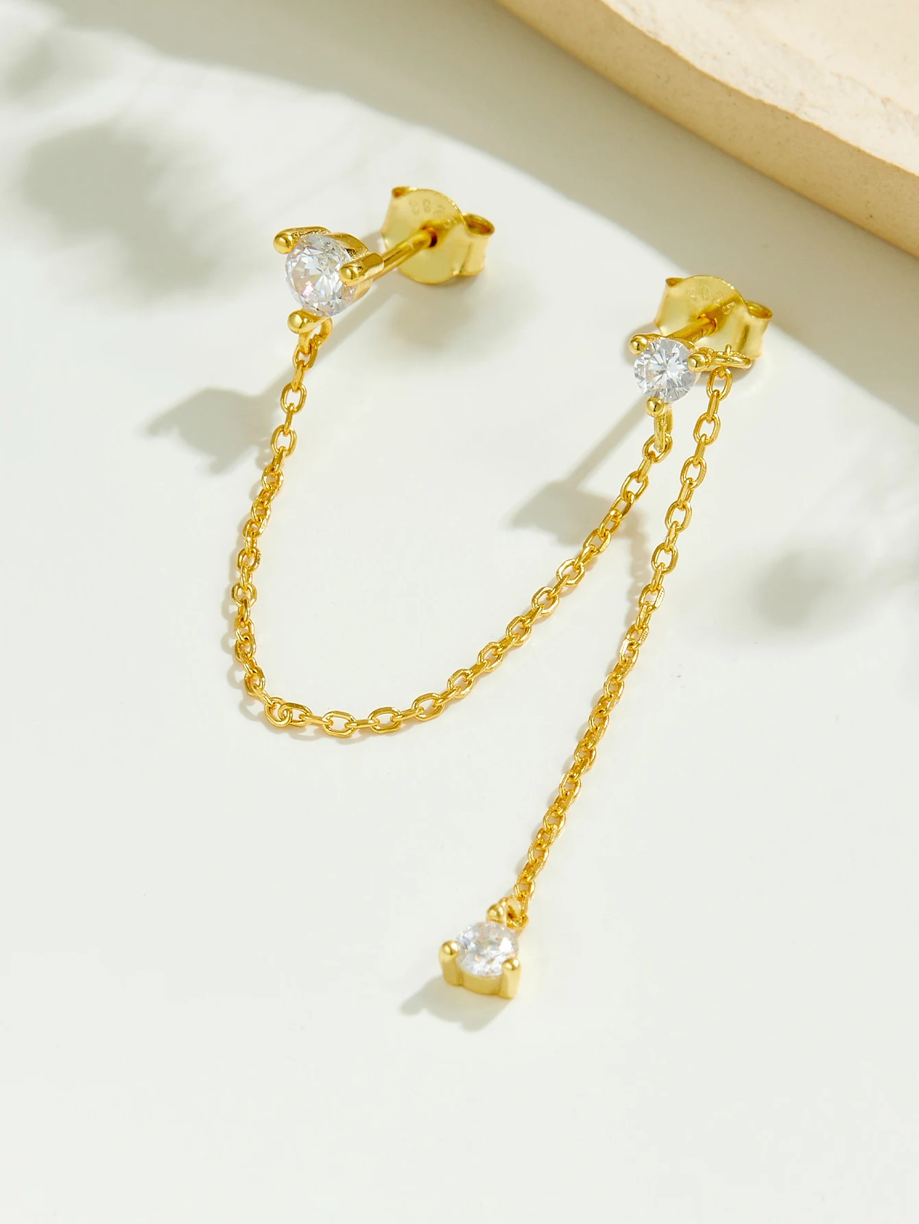 ANDYWEN 925 Silver Gold Plated Double Piercing Chain Connected Stud Earring, Long Short Drop Single, Hypoallergenic Gift Box
ANDYWEN 925 Silver Gold Plated Double Piercing Chain Connected Stud Earring, Long Short Drop Single, Hypoallergenic Gift Box