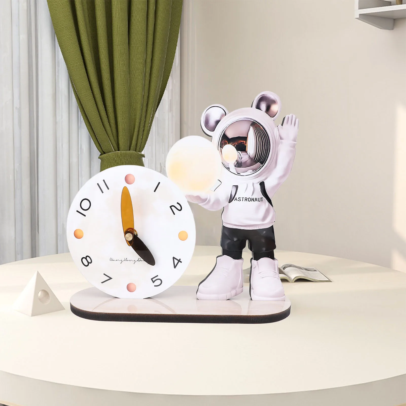 Space Man Desk Clock Decorative Cartoon Desktop Ornament Quiet Clock For Bedroom Study Office 
Space Man Desk Clock Decorative Cartoon Desktop Ornament Quiet Clock For Bedroom Study Office