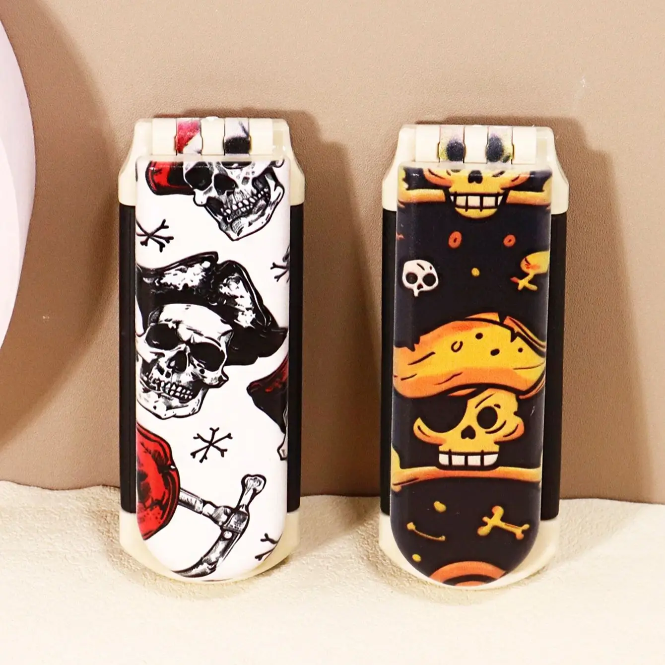 1pc Pirate Pattern Folding Mirror Comb - Compact and Portable Air Cushion Massage Hair Brush, Special for real hair wig
1pc Pirate Pattern Folding Mirror Comb - Compact and Portable Air Cushion Massage Hair Brush, Special for real hair wig