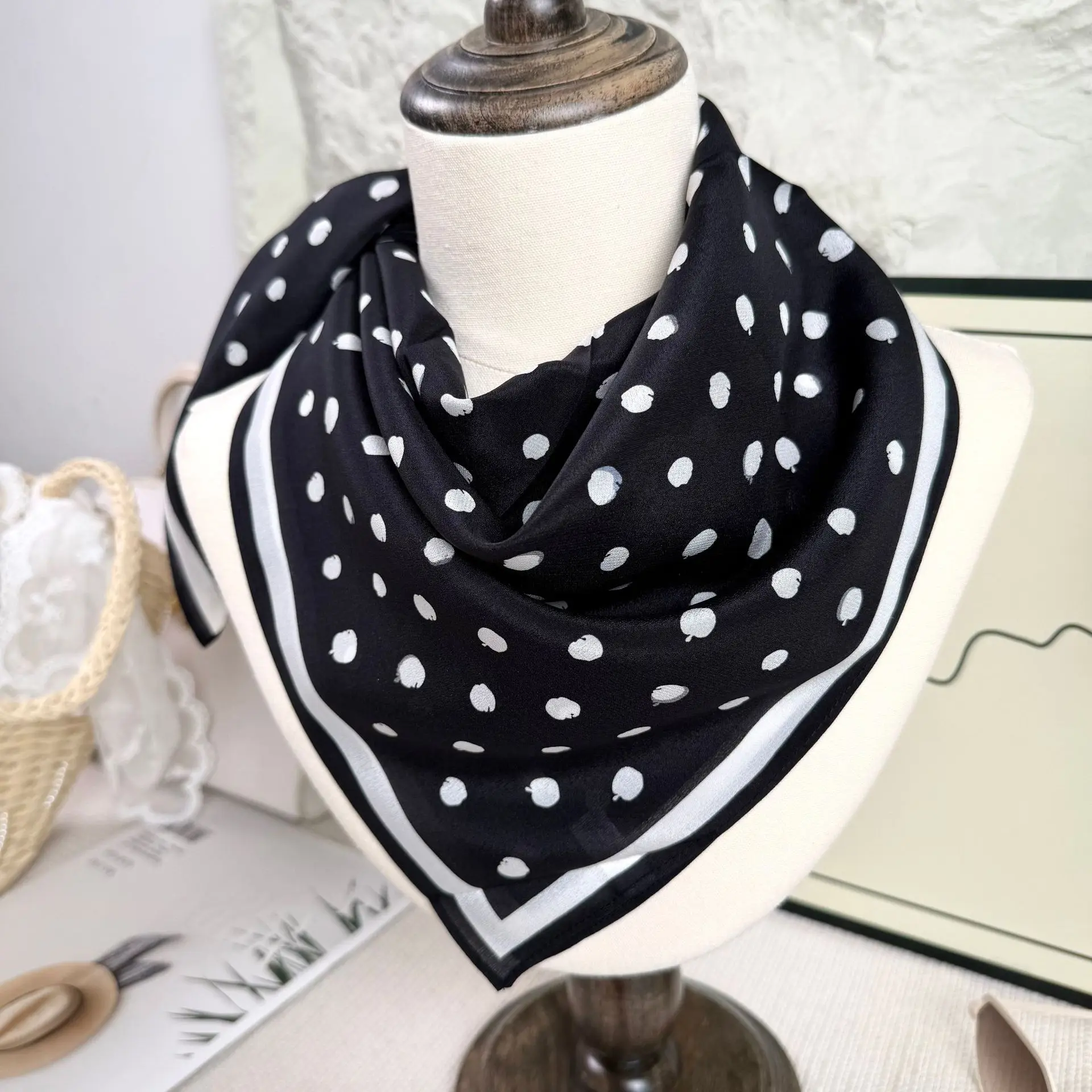 100% Silk Classic Black White Polka Dot Scarf for Women Soft Small Square Neck Scarves Hair Scarf Bag Scarf Fashion Accessory
100% Silk Classic Black White Polka Dot Scarf for Women Soft Small Square Neck Scarves Hair Scarf Bag Scarf Fashion Accessory