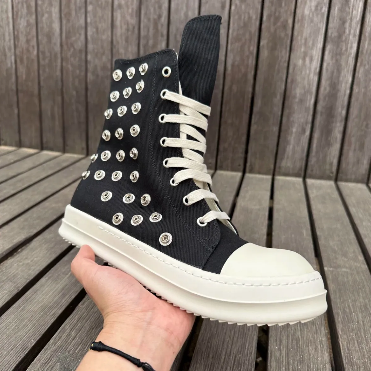 Top Quality Men and Women Causal Shoes Boots High Top Canvas Rivet Lace Up Vintage Casual Sneakers Handsome Ankle Boots Unisex
Top Quality Men and Women Causal Shoes Boots High Top Canvas Rivet Lace Up Vintage Casual Sneakers Handsome Ankle Boots Unisex